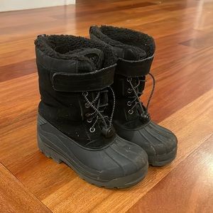 Boys Lands’ End youth size 12 black snow boots